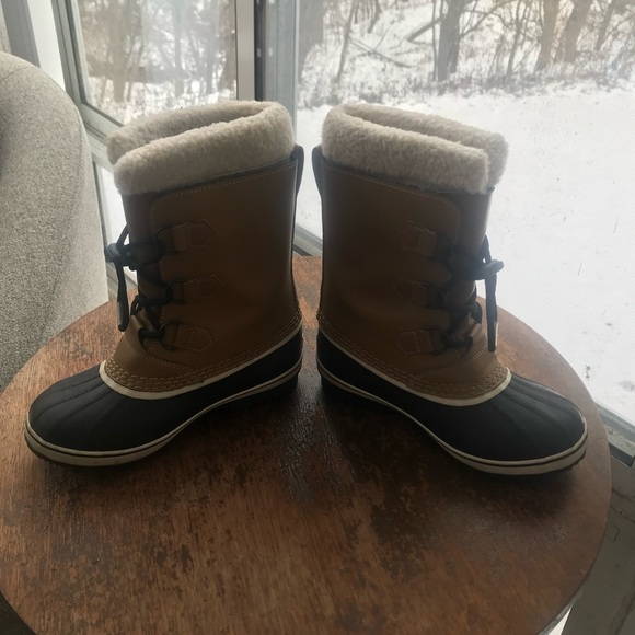 Sorel winter boots, US size 4. - Picture 3 of 5